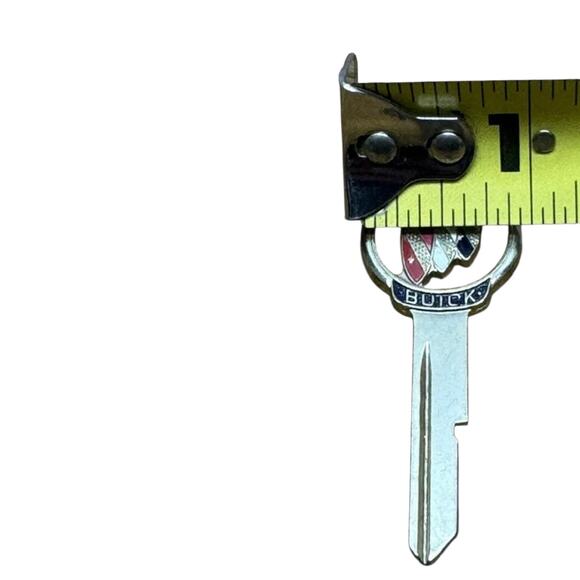 Buick Triple Shield Logo Gold Tone Vintage Key Blank Automobilia Keychain - Picture 6 of 6